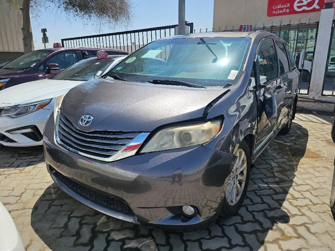 TOYOTA SIENNA 2012 vehicle photo