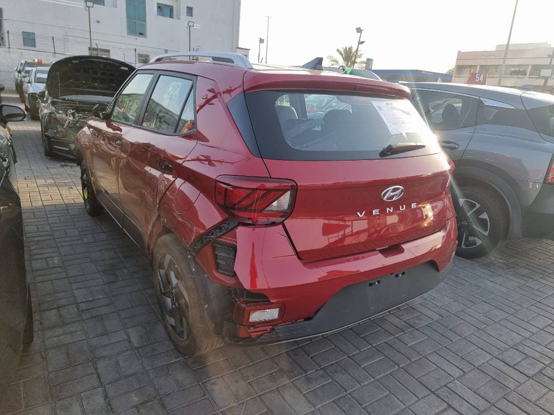 HYUNDAI VENUE SE 2022 view 2