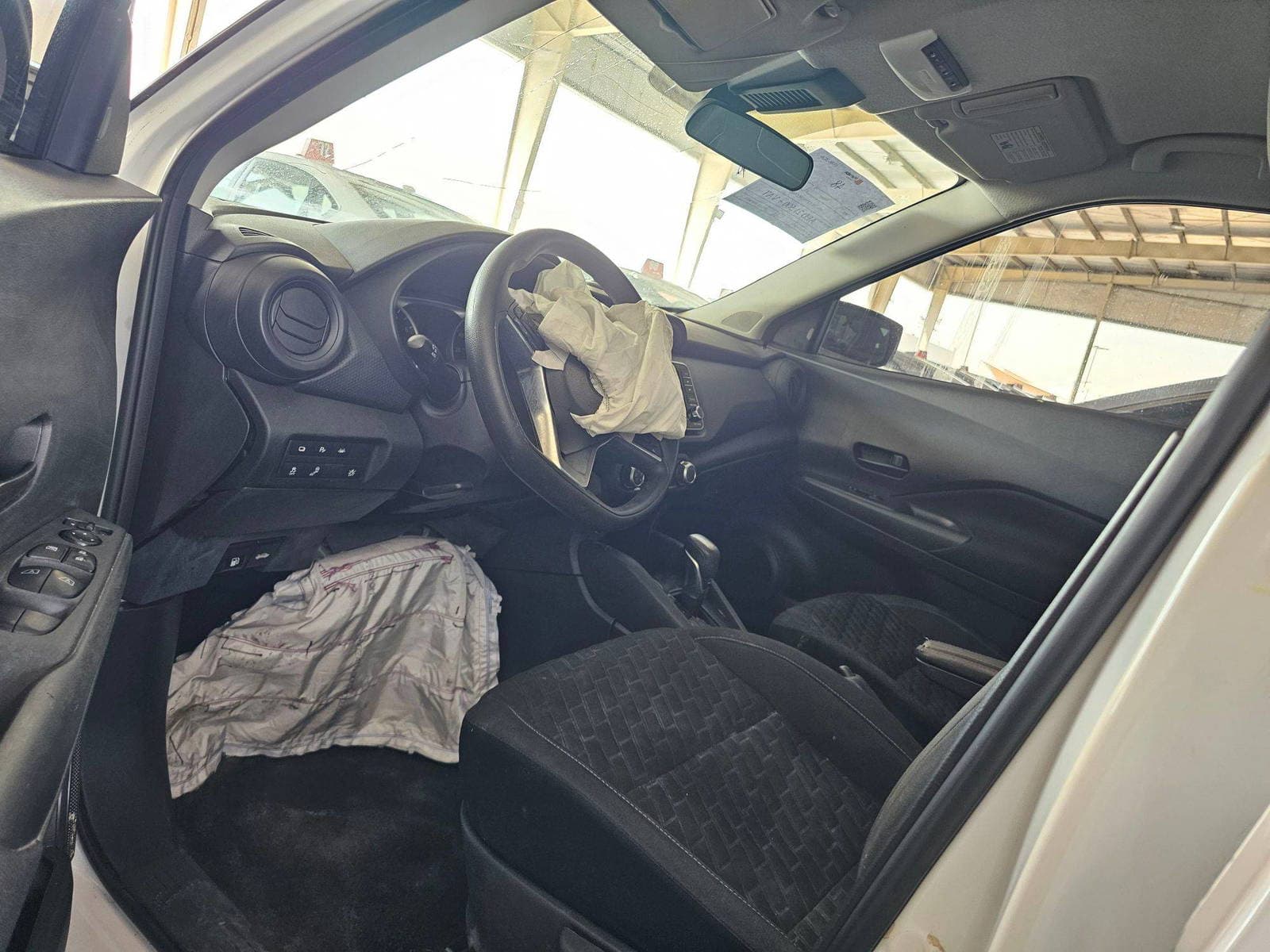 NISSAN KICKS 2022 view 2