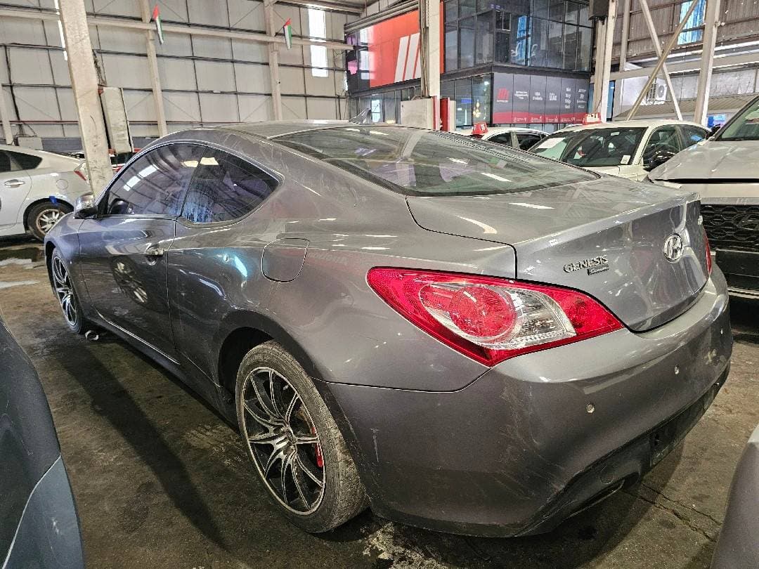 HYUNDAI GENESIS 2010 vehicle photo