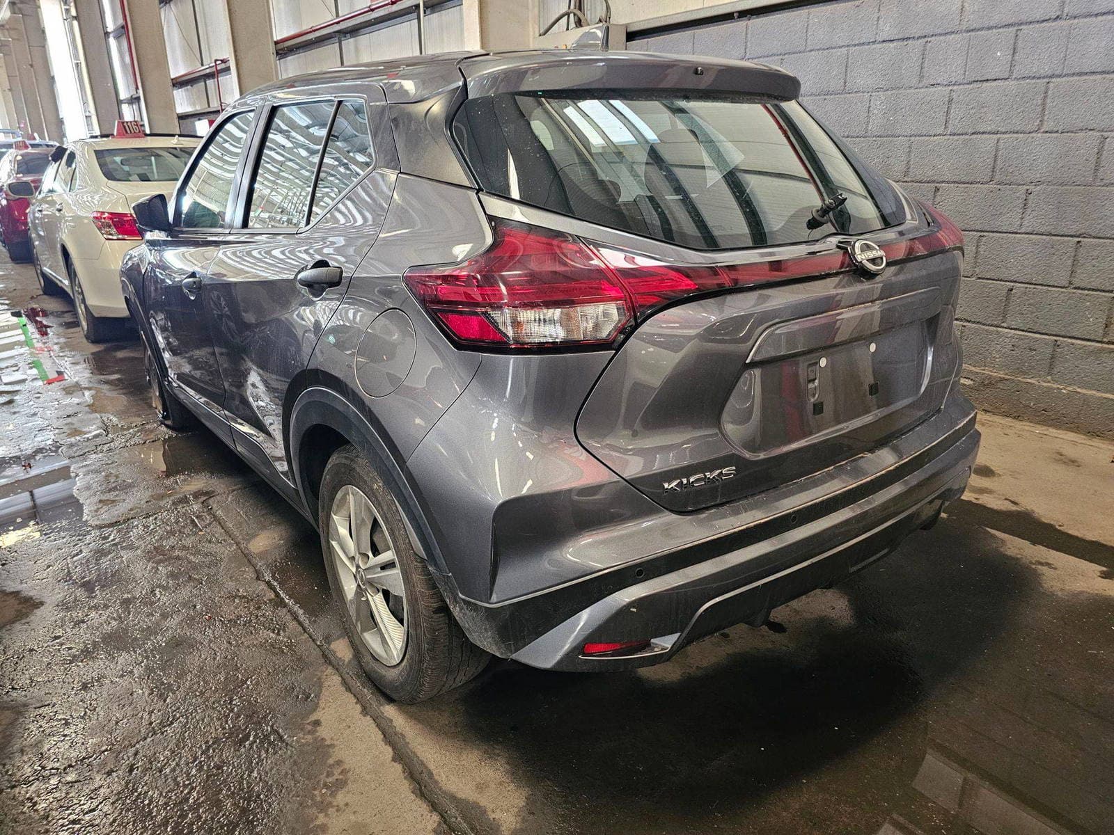 NISSAN KICKS 2023 view 2