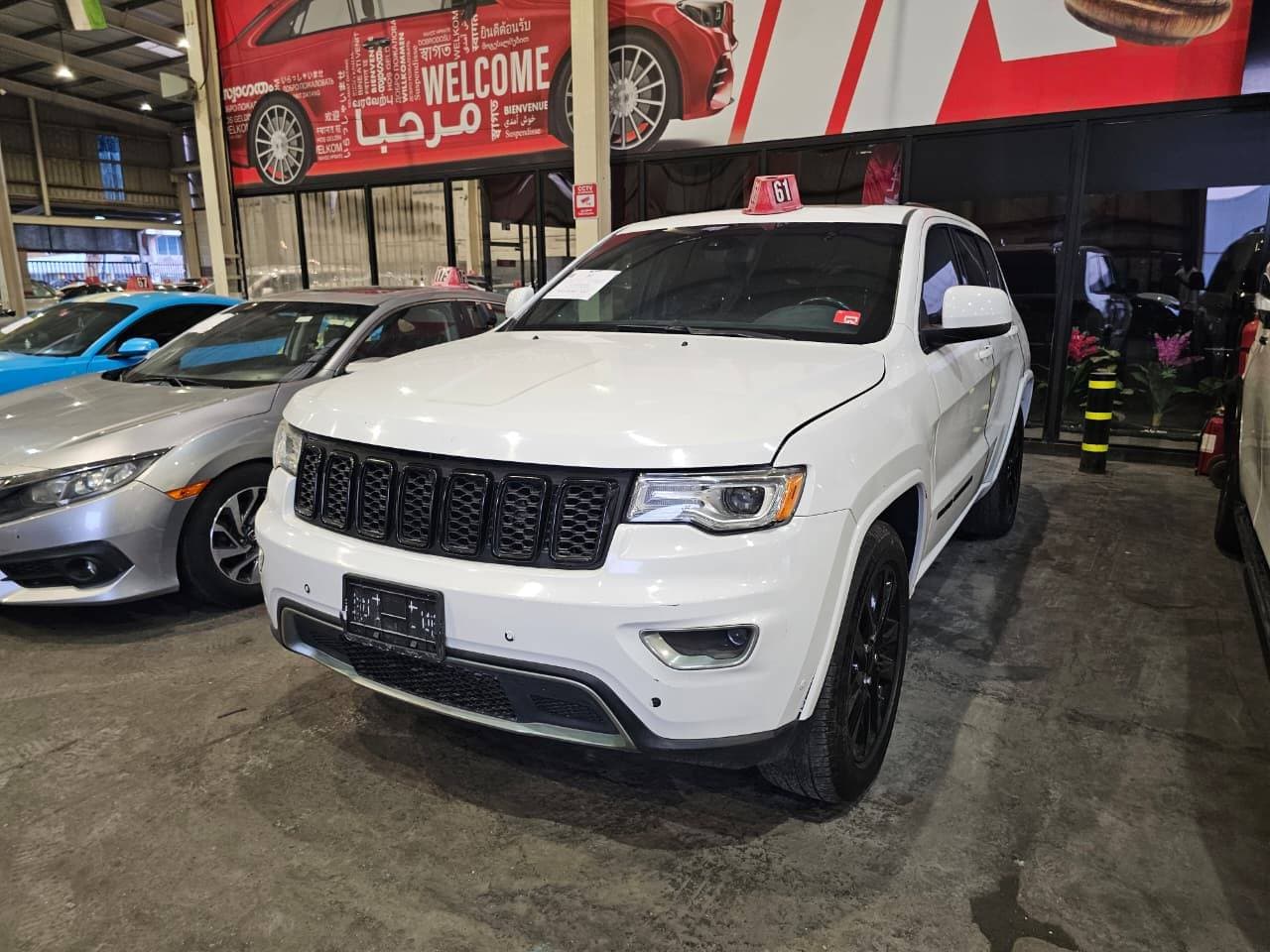 JEEP GRAND CHEROKEE LAREDO 2019 vehicle photo