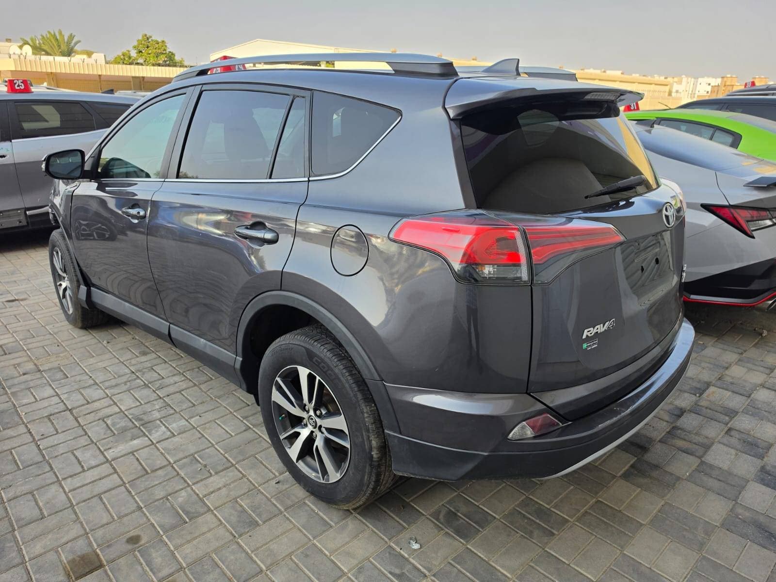 TOYOTA RAV4 2018 vehicle photo