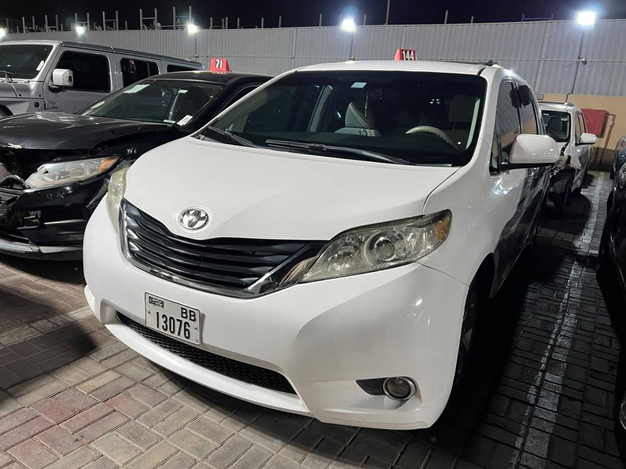 TOYOTA SIENNA 2013 vehicle photo