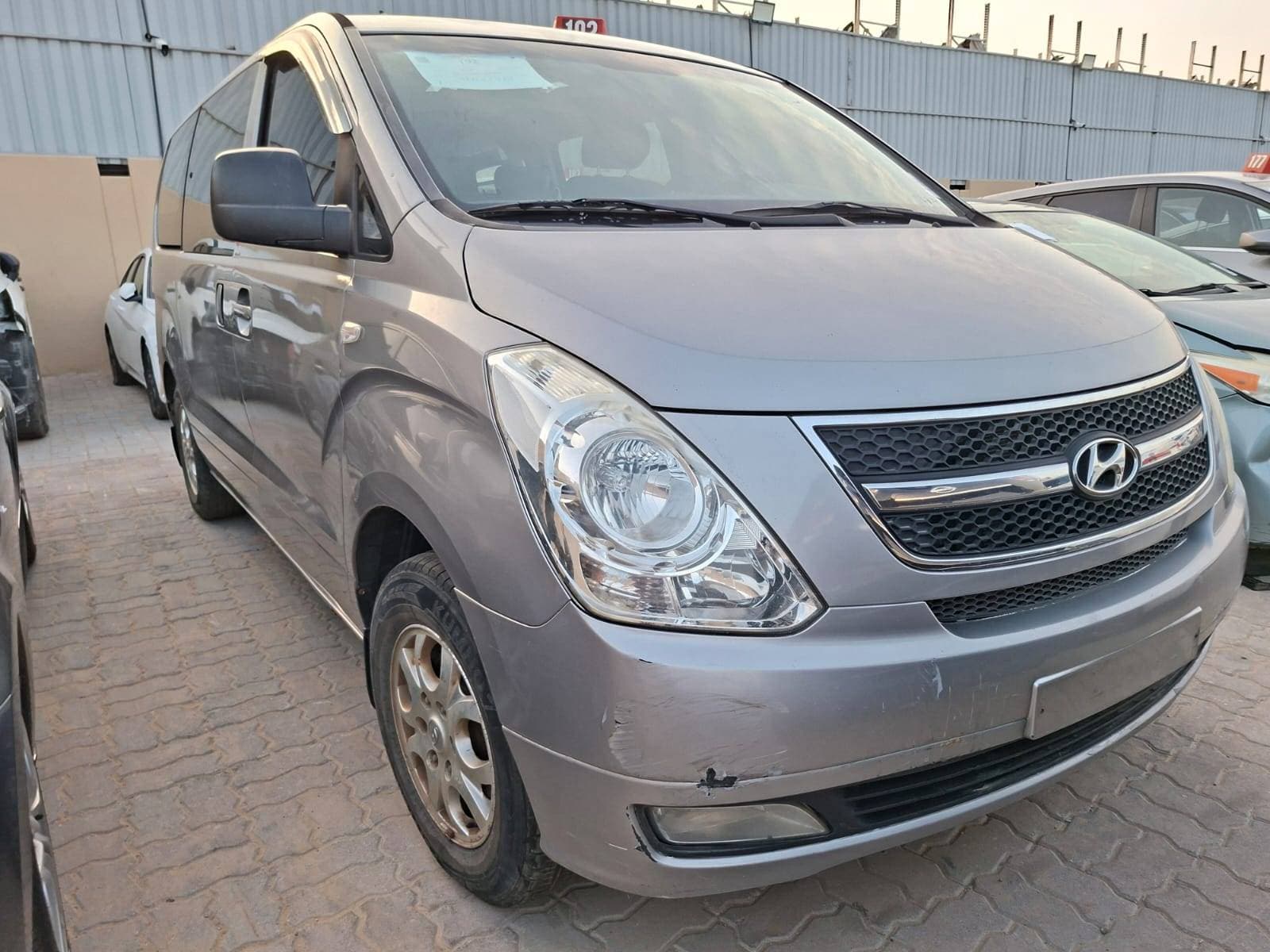 HYUNDAI GRAND STAREX 2011 vehicle photo