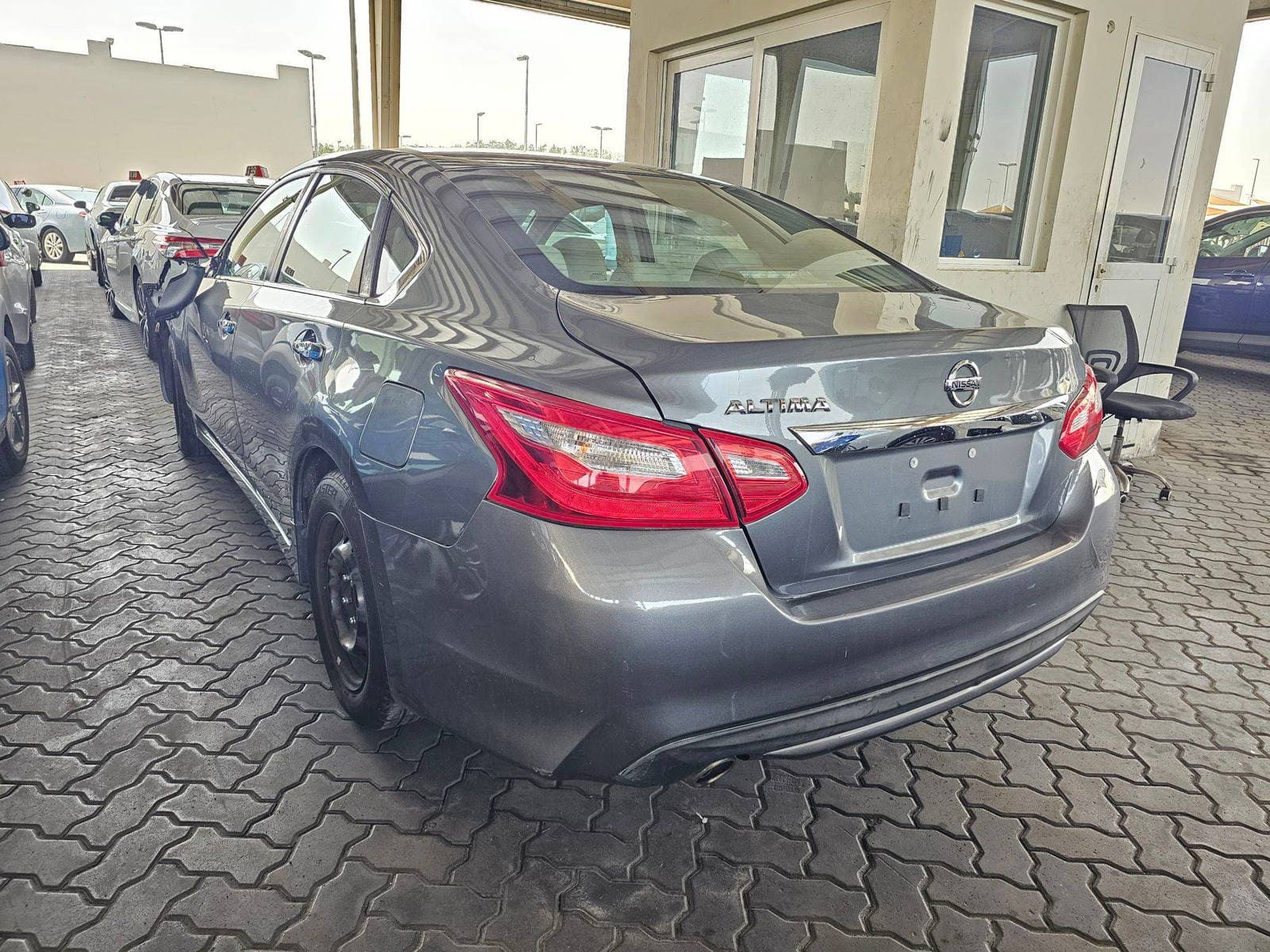 NISSAN ALTIMA - Exterior