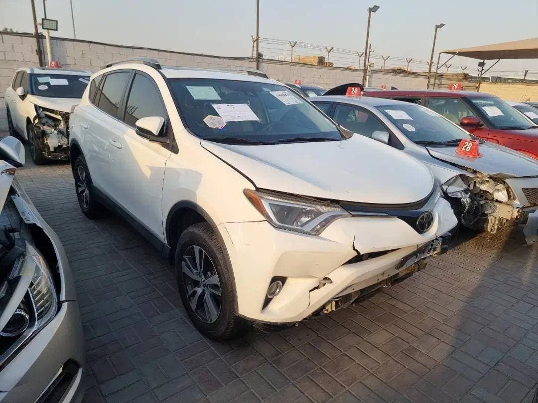 TOYOTA RAV4 2018 vehicle photo