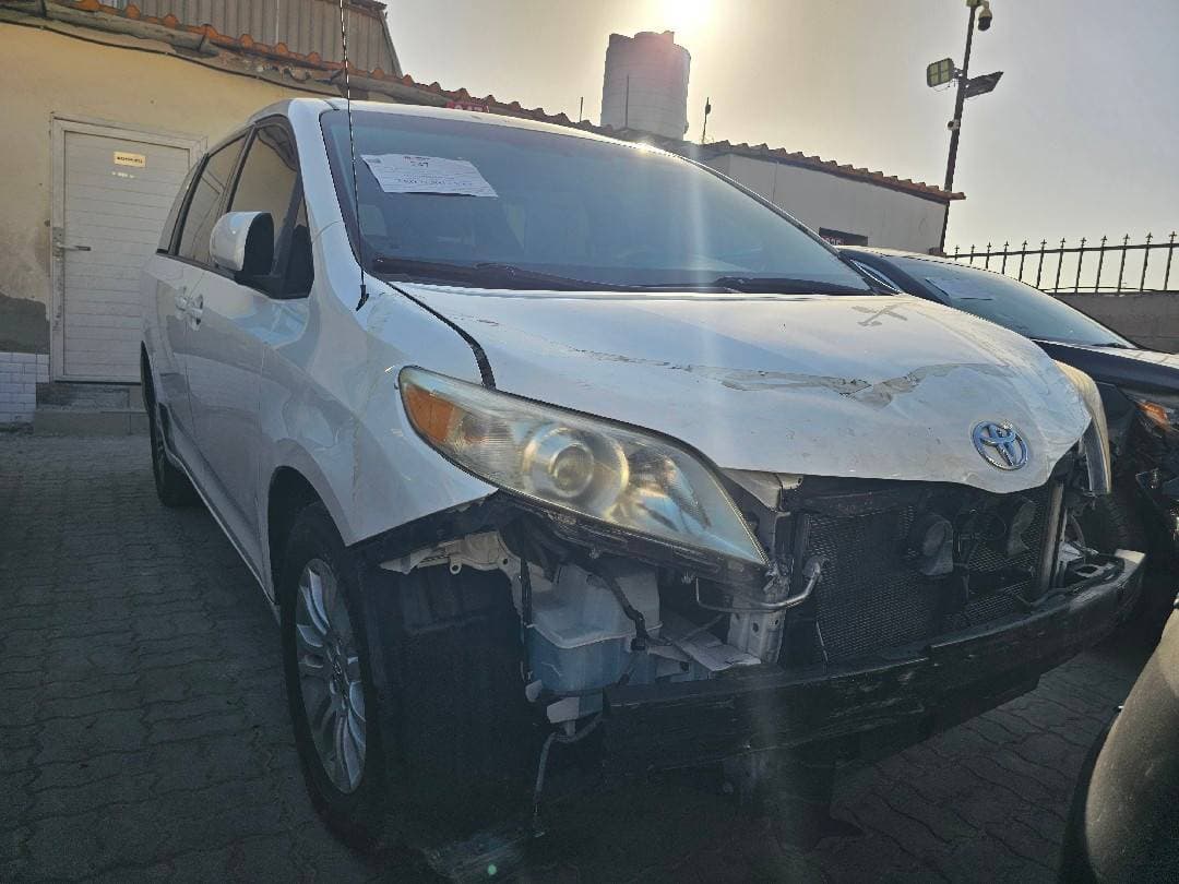 TOYOTA SIENNA 2013