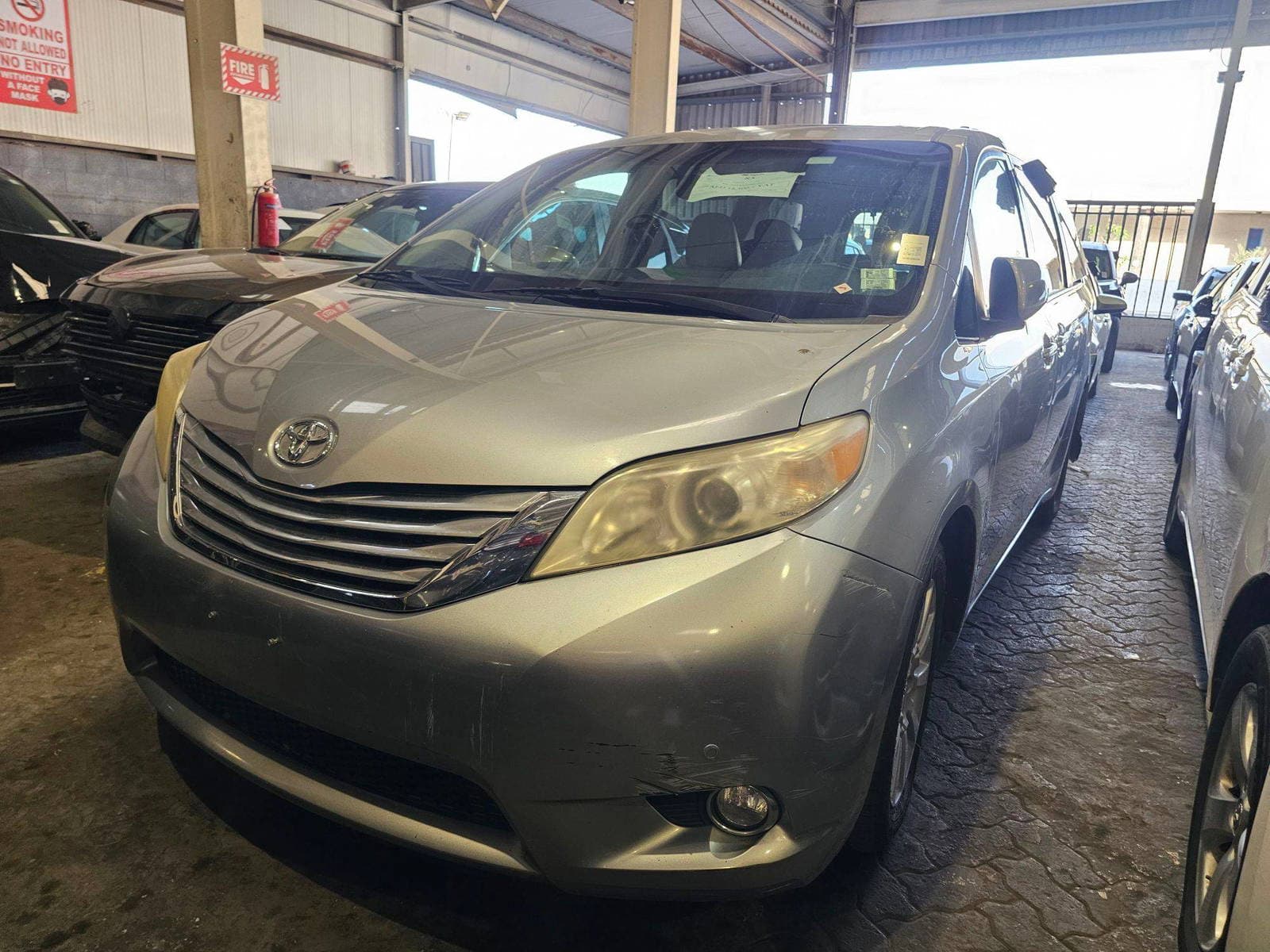 TOYOTA SIENNA - Exterior