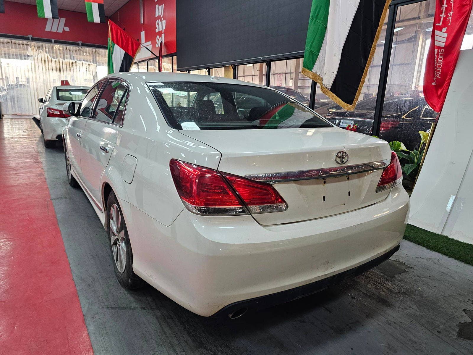 TOYOTA AVALON 2011 view 2