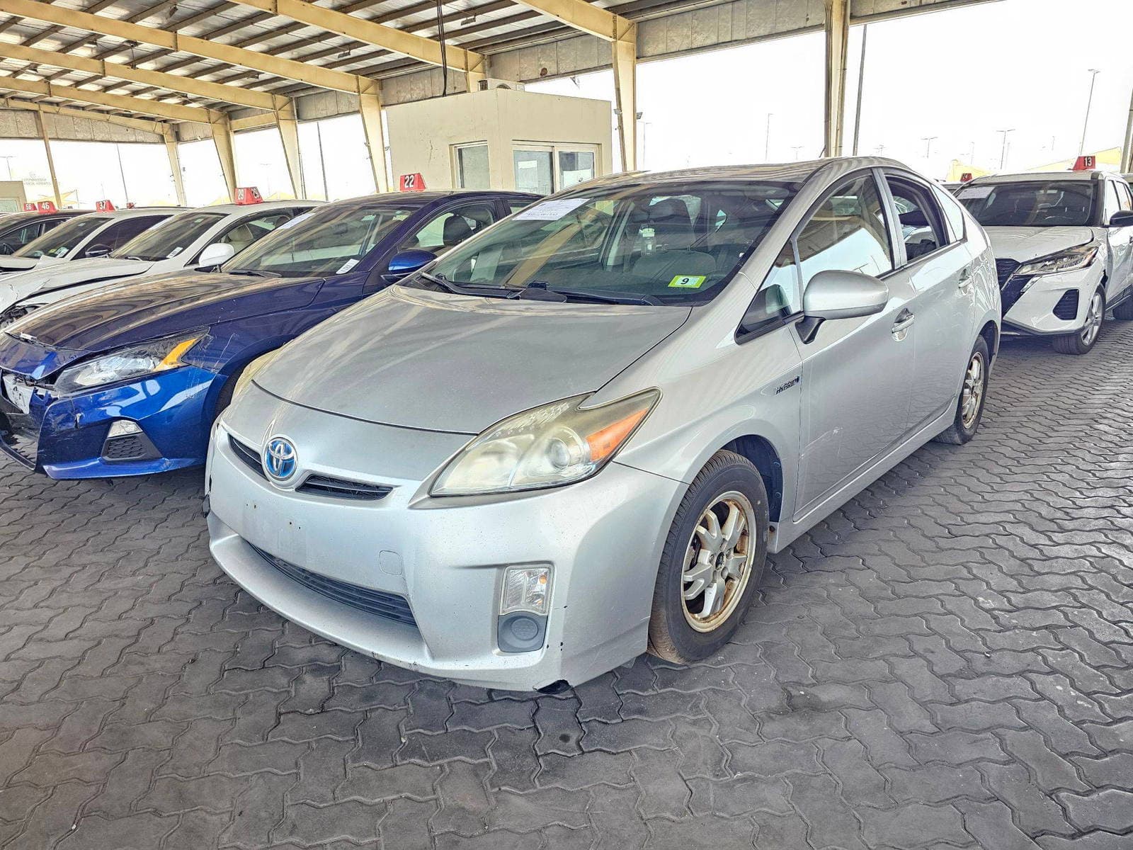 TOYOTA PRIUS 2011 view 2