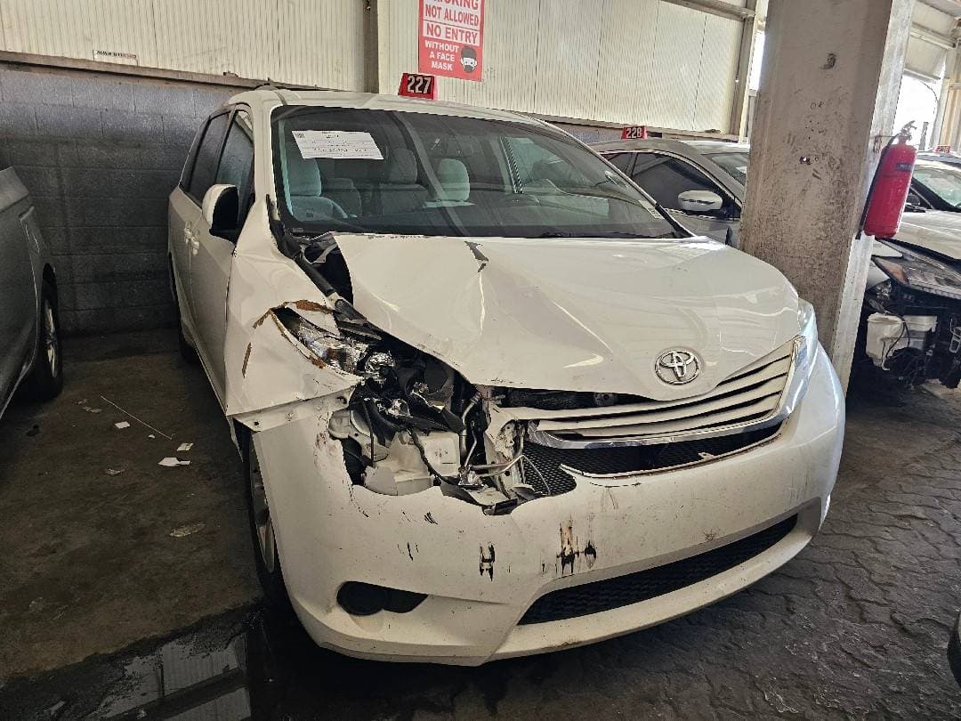 TOYOTA SIENNA 2016 vehicle photo