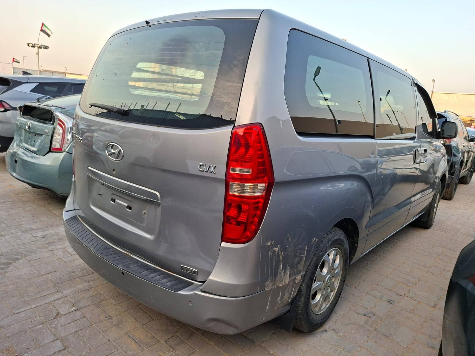 HYUNDAI GRAND STAREX 2011 view 2