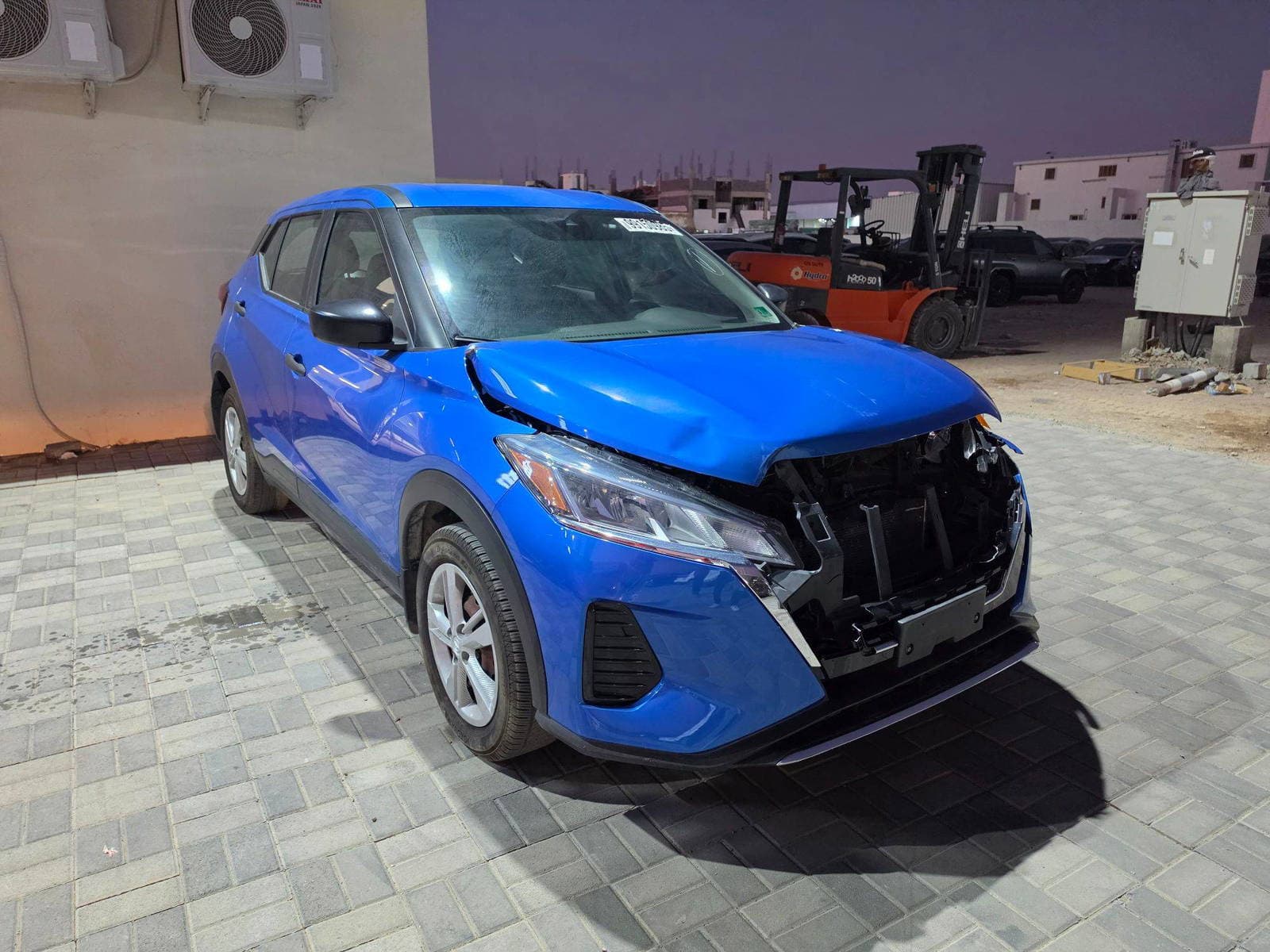 NISSAN KICKS 2023 view 2