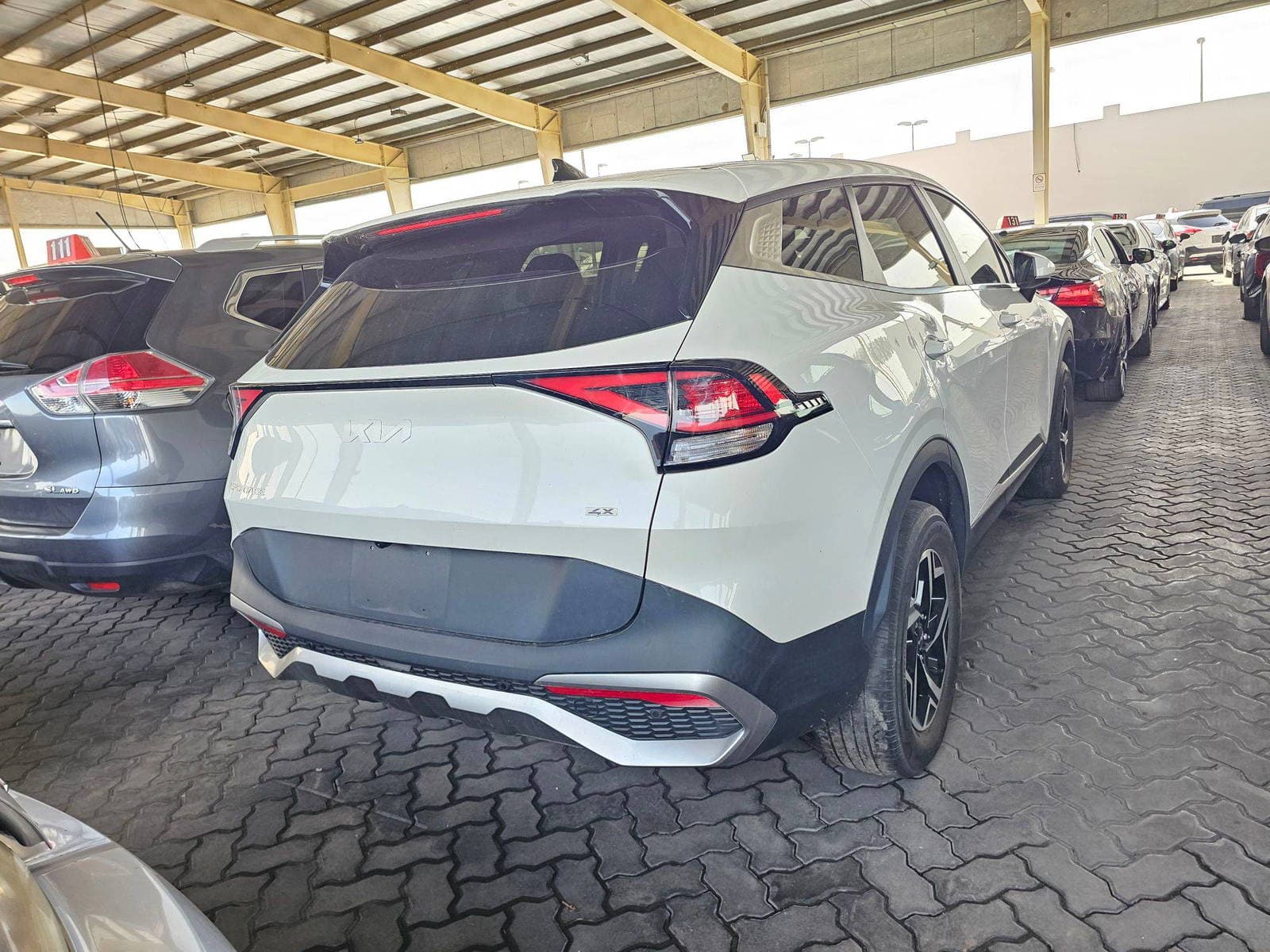 KIA SPORTAGE 2023 view 2