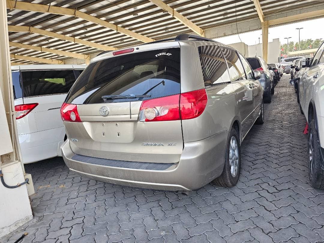TOYOTA SIENNA 2008 vehicle photo