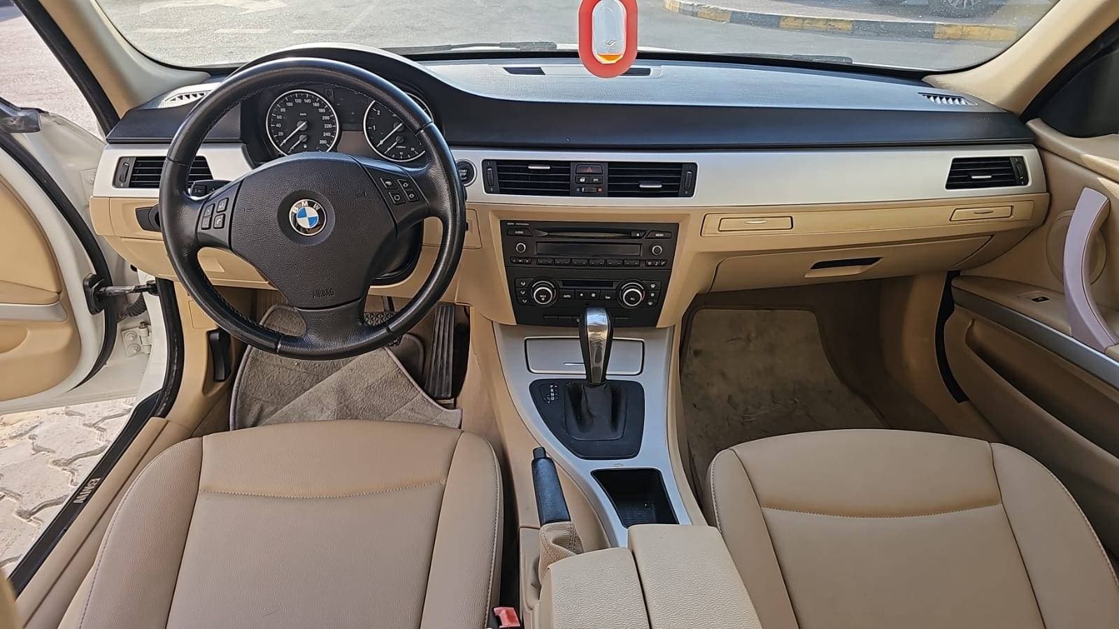 BMW 320 I 2010 view 7