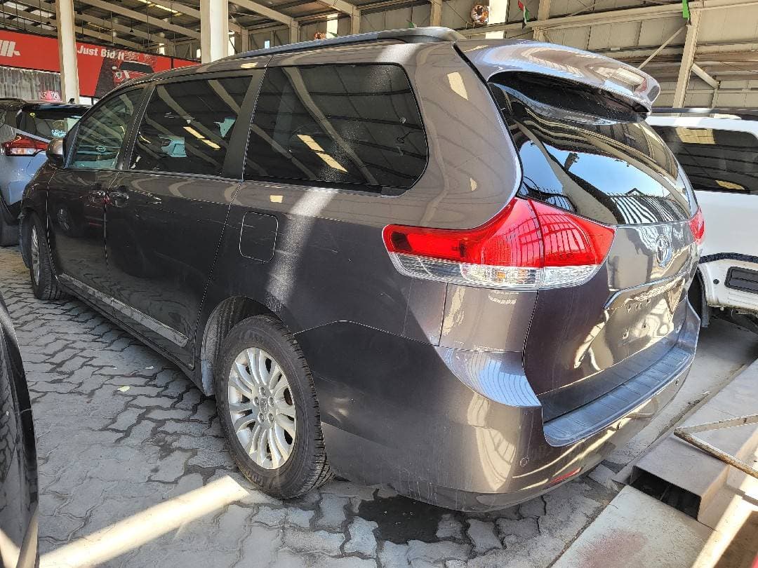 TOYOTA SIENNA 2013 vehicle photo