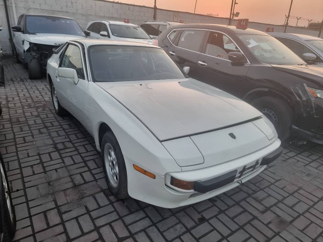 PORSCHE 944 1985 vehicle photo