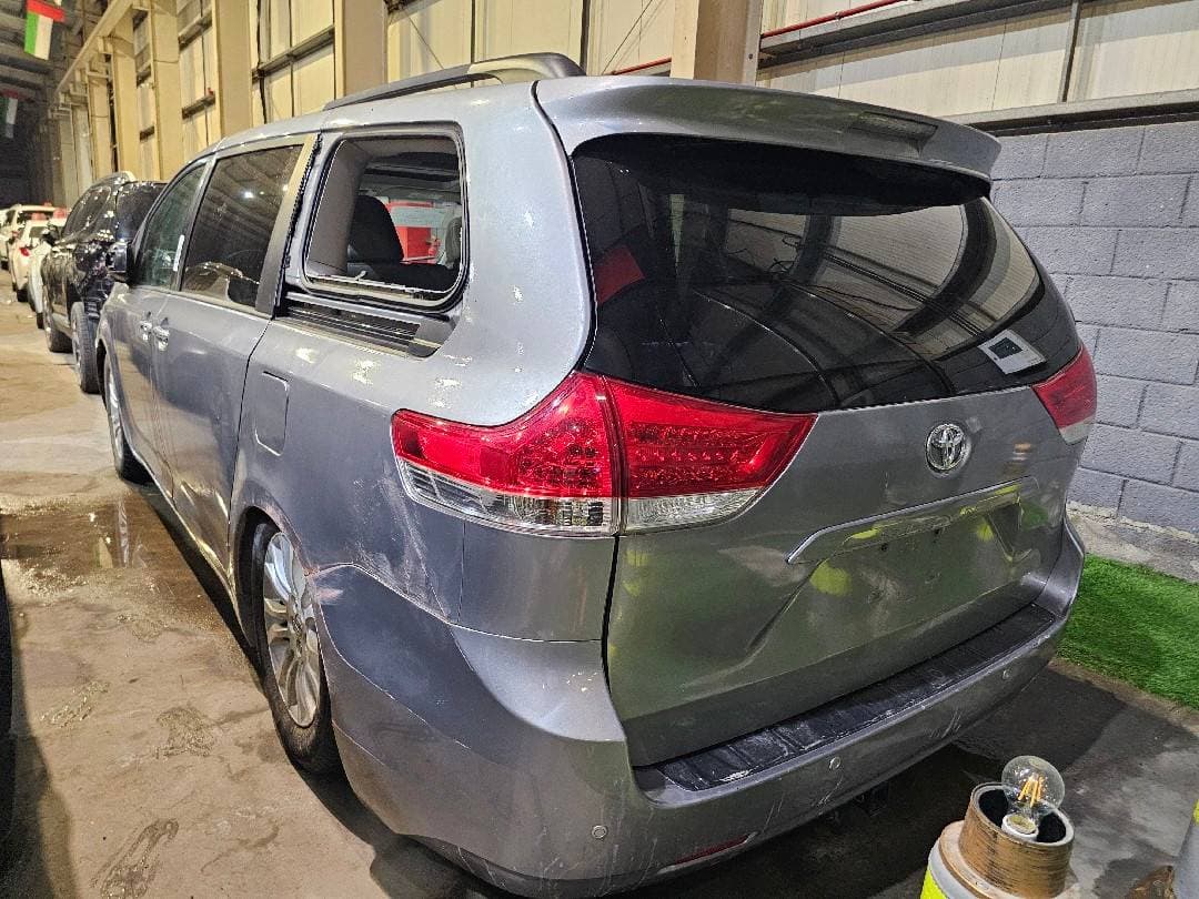 TOYOTA SIENNA 2013 vehicle photo
