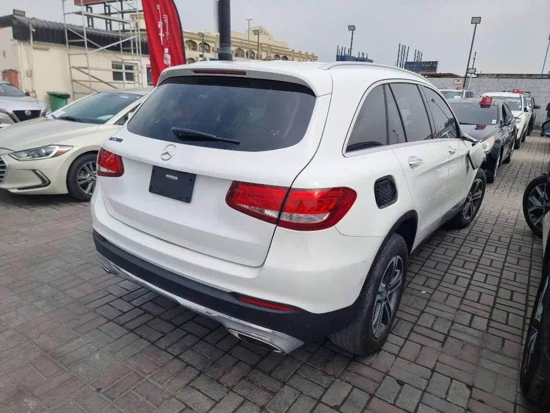 MERCEDES BENZ GLC-300 - Exterior