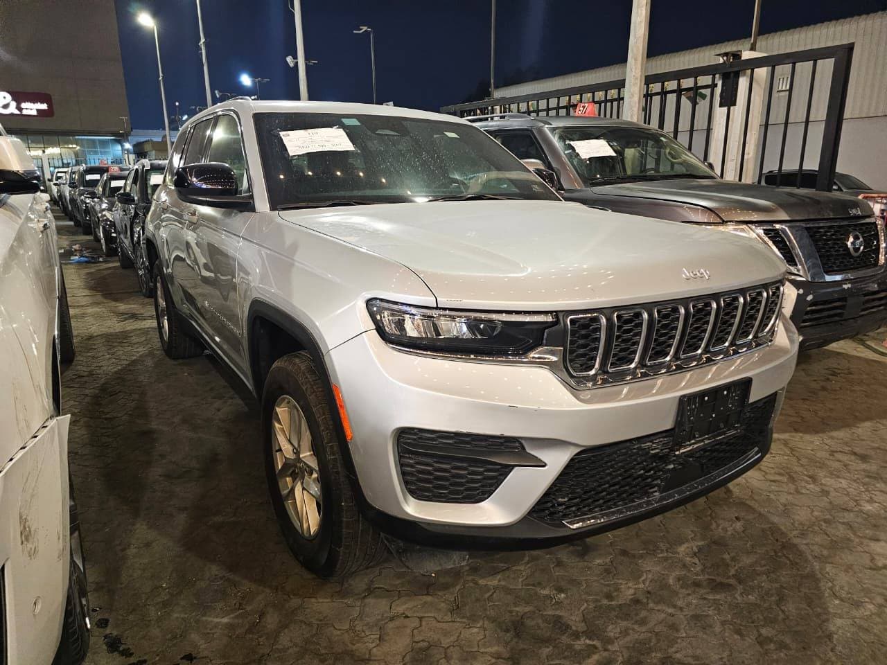 JEEP GRAND CHEROKEE LAREDO 2024 vehicle photo