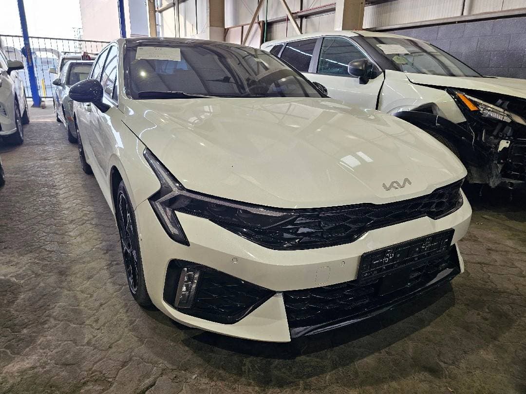 KIA K5 2024 vehicle photo
