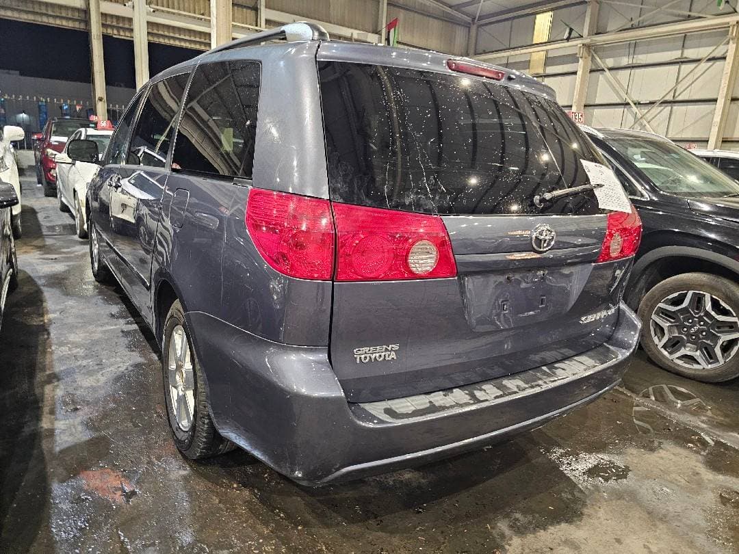 TOYOTA SIENNA 2008 vehicle photo