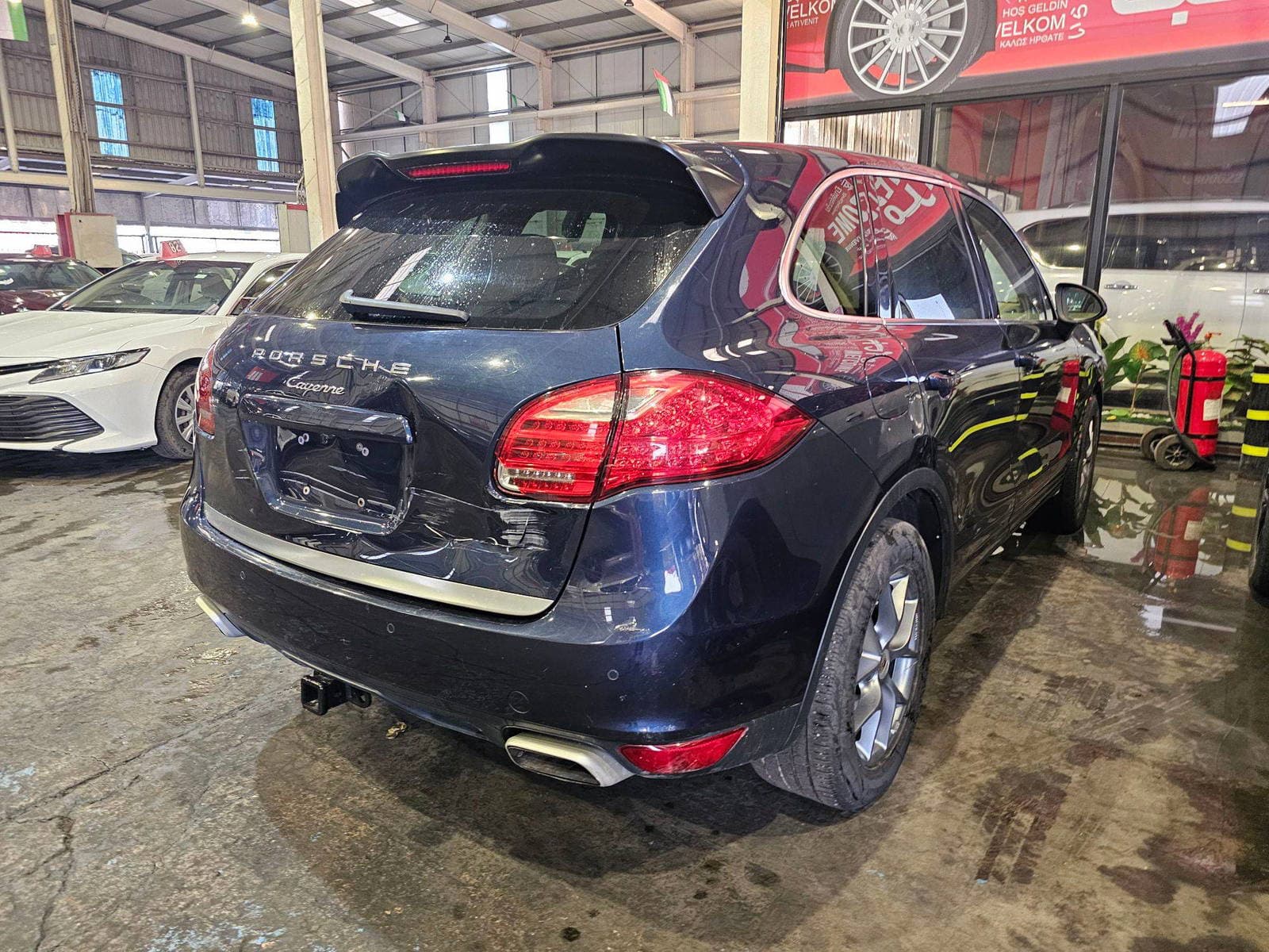 PORSCHE Cayenne 2013 view 2