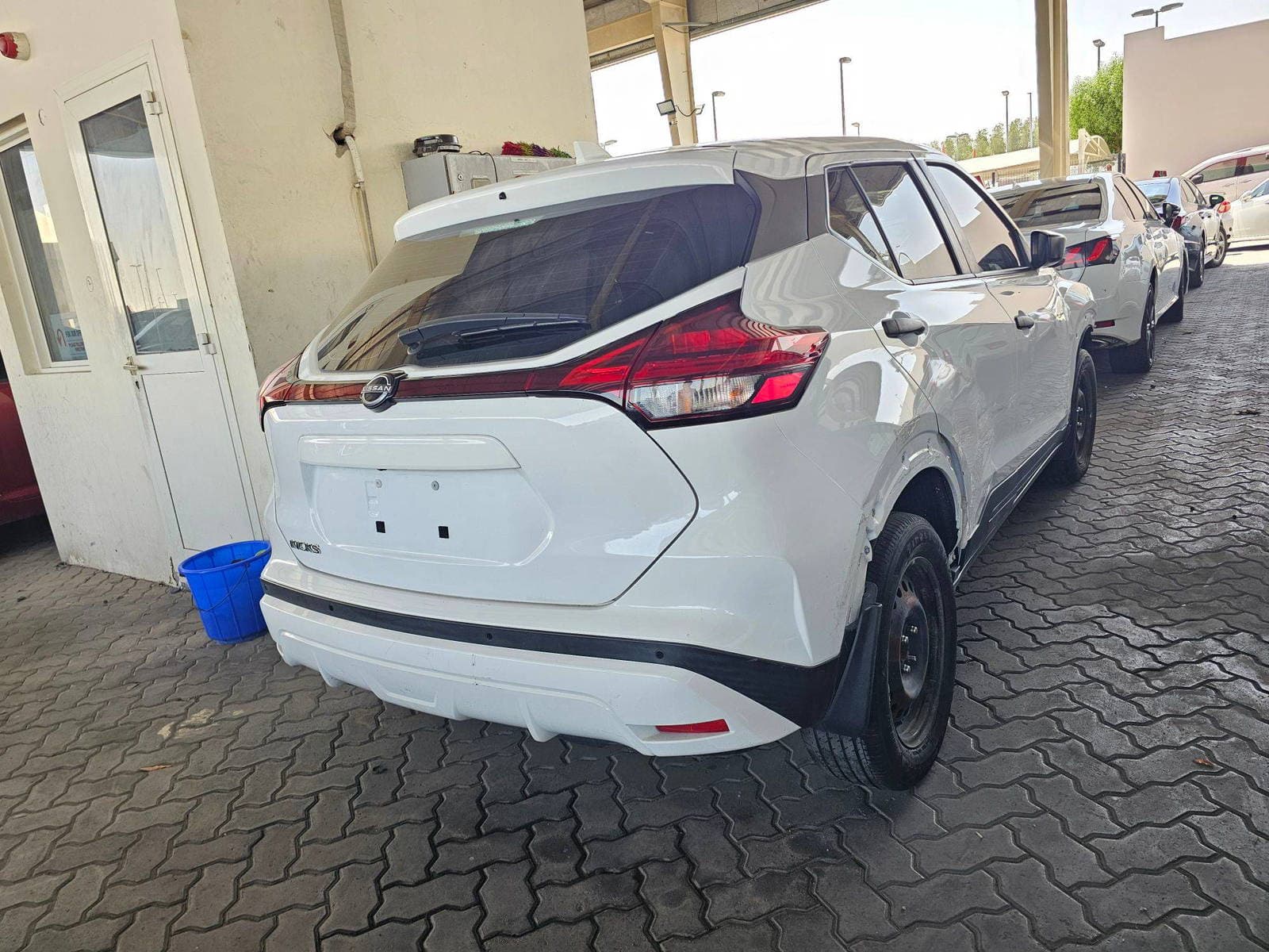 NISSAN KICKS 2022 view 2