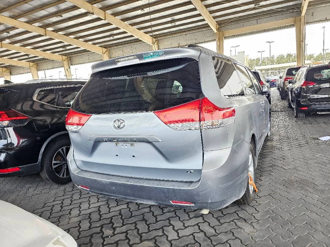 TOYOTA SIENNA 2012 vehicle photo