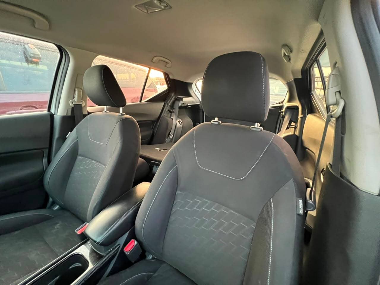 NISSAN KICKS 2023 view 2