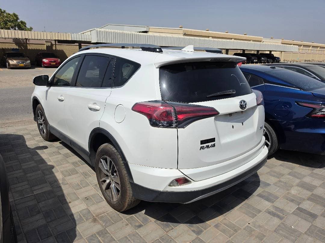 TOYOTA RAV4 2018 vehicle photo
