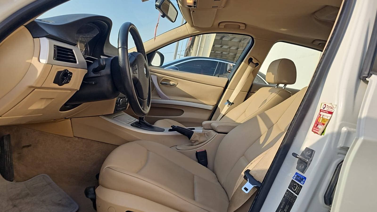 BMW 320 I 2010 view 8