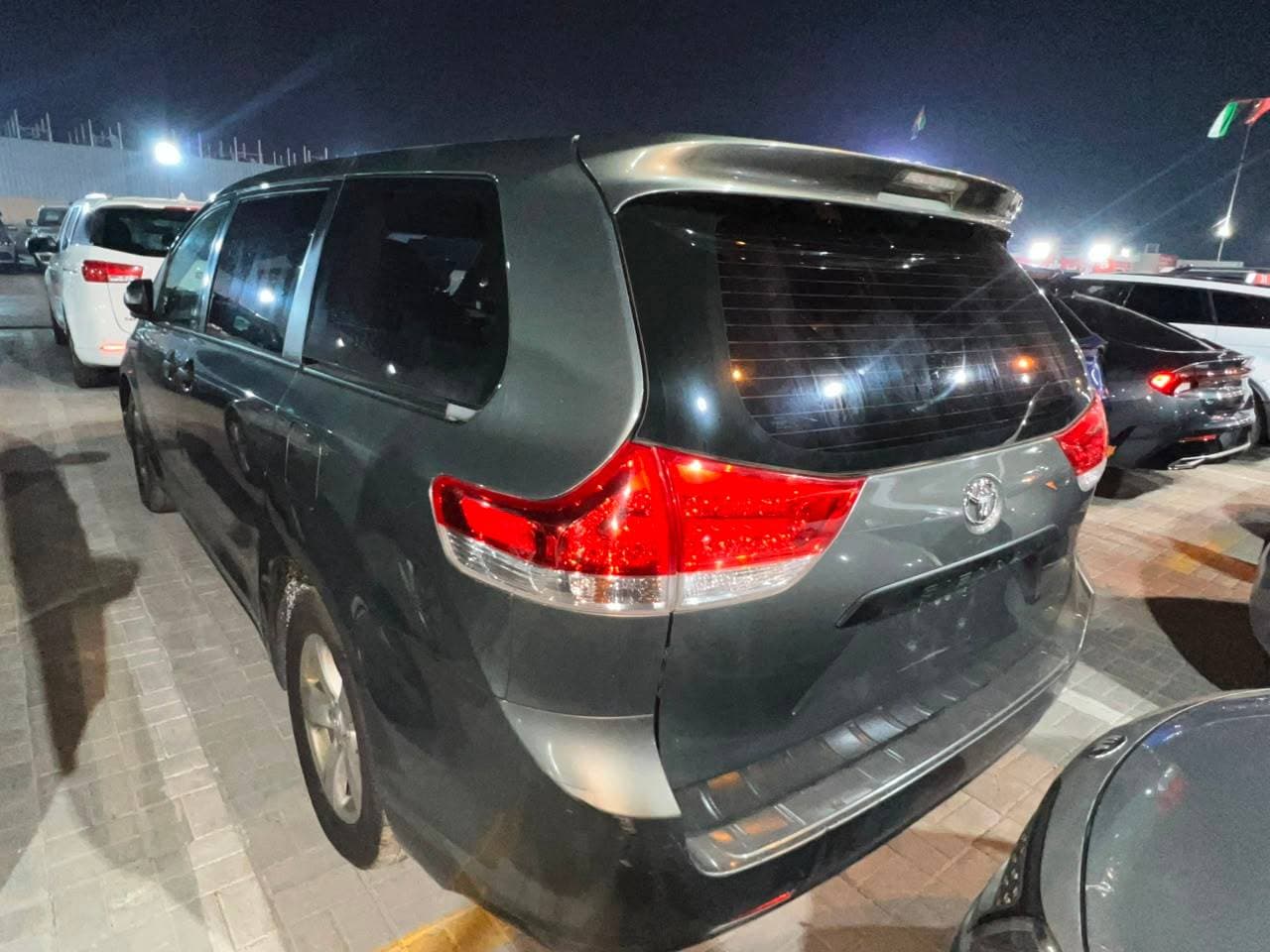 TOYOTA SIENNA 2014 view 2