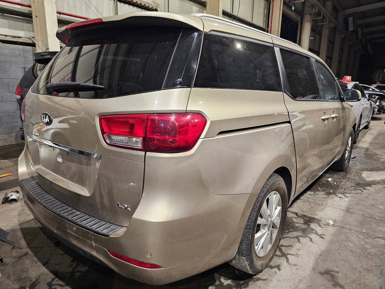 KIA SEDONA 2017 view 2