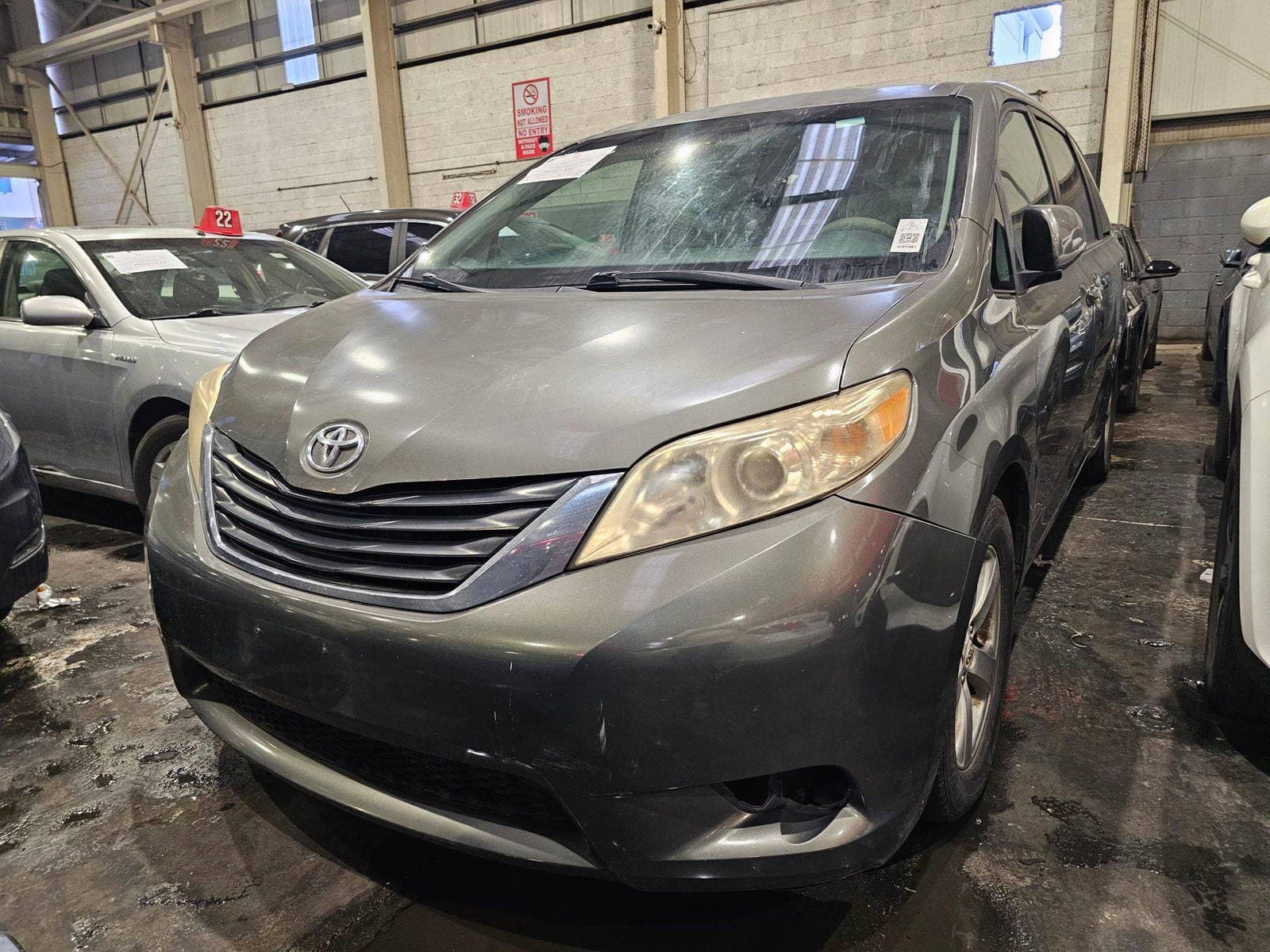 TOYOTA SIENNA 2012 view 2