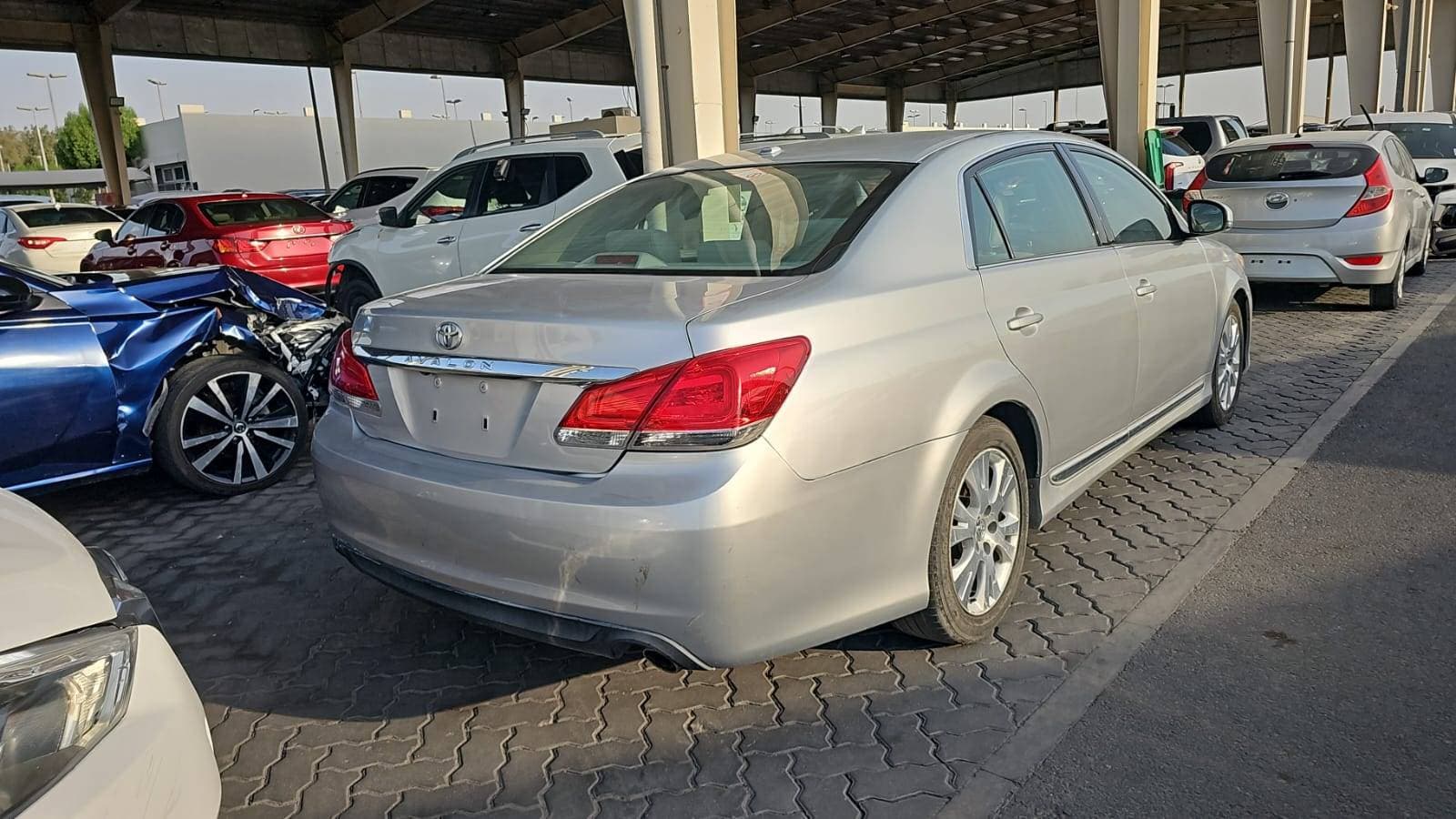 TOYOTA AVALON 2011 view 5