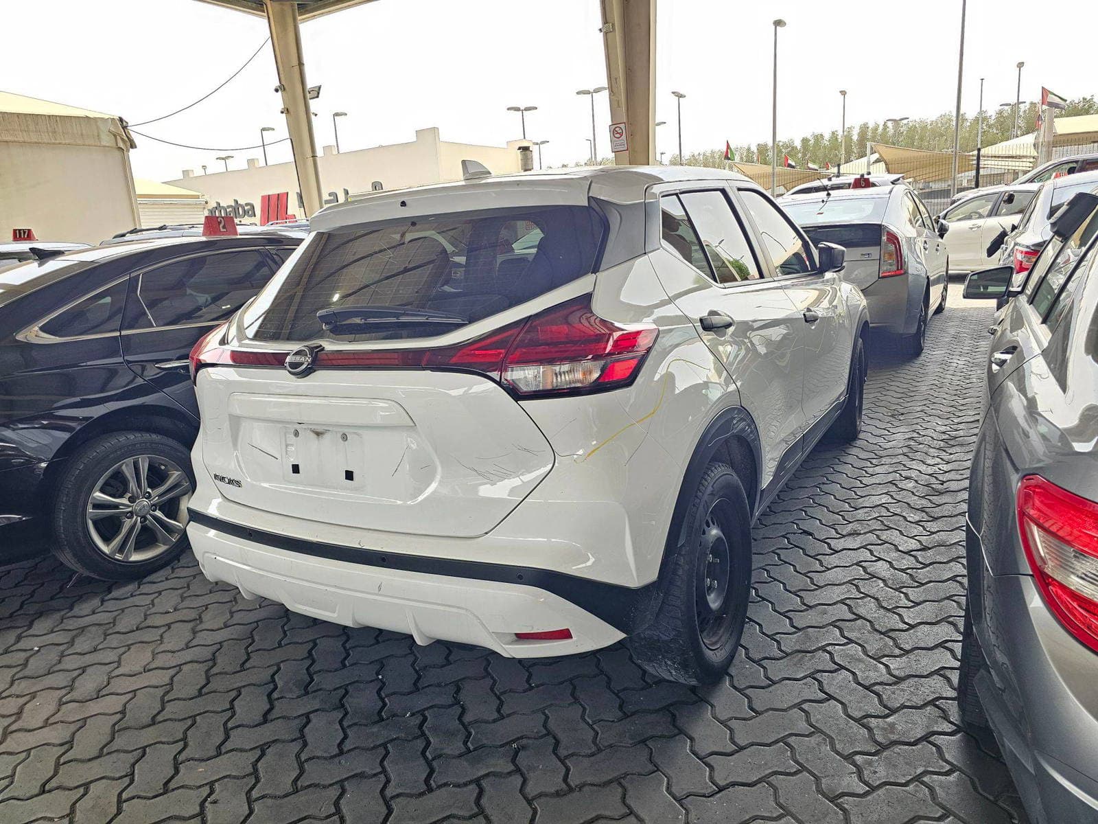 NISSAN KICKS 2023 view 2