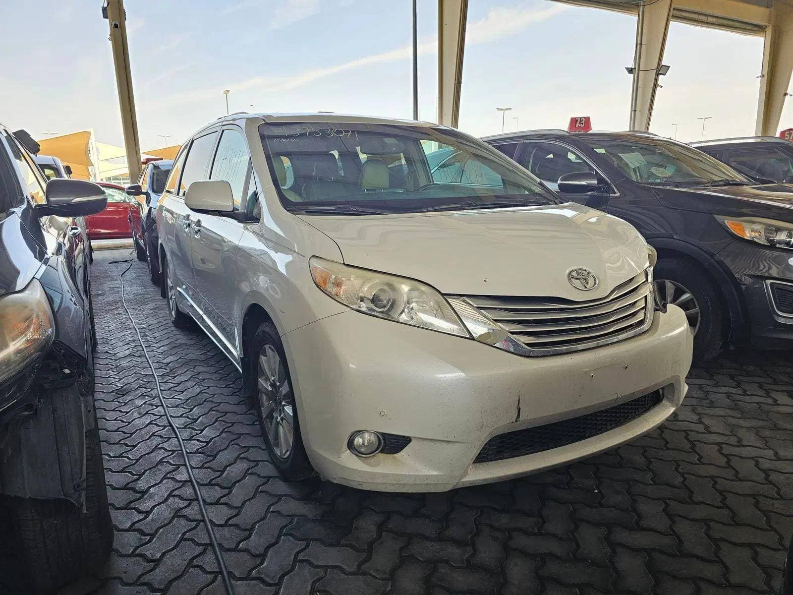 TOYOTA SIENNA 2011 vehicle photo