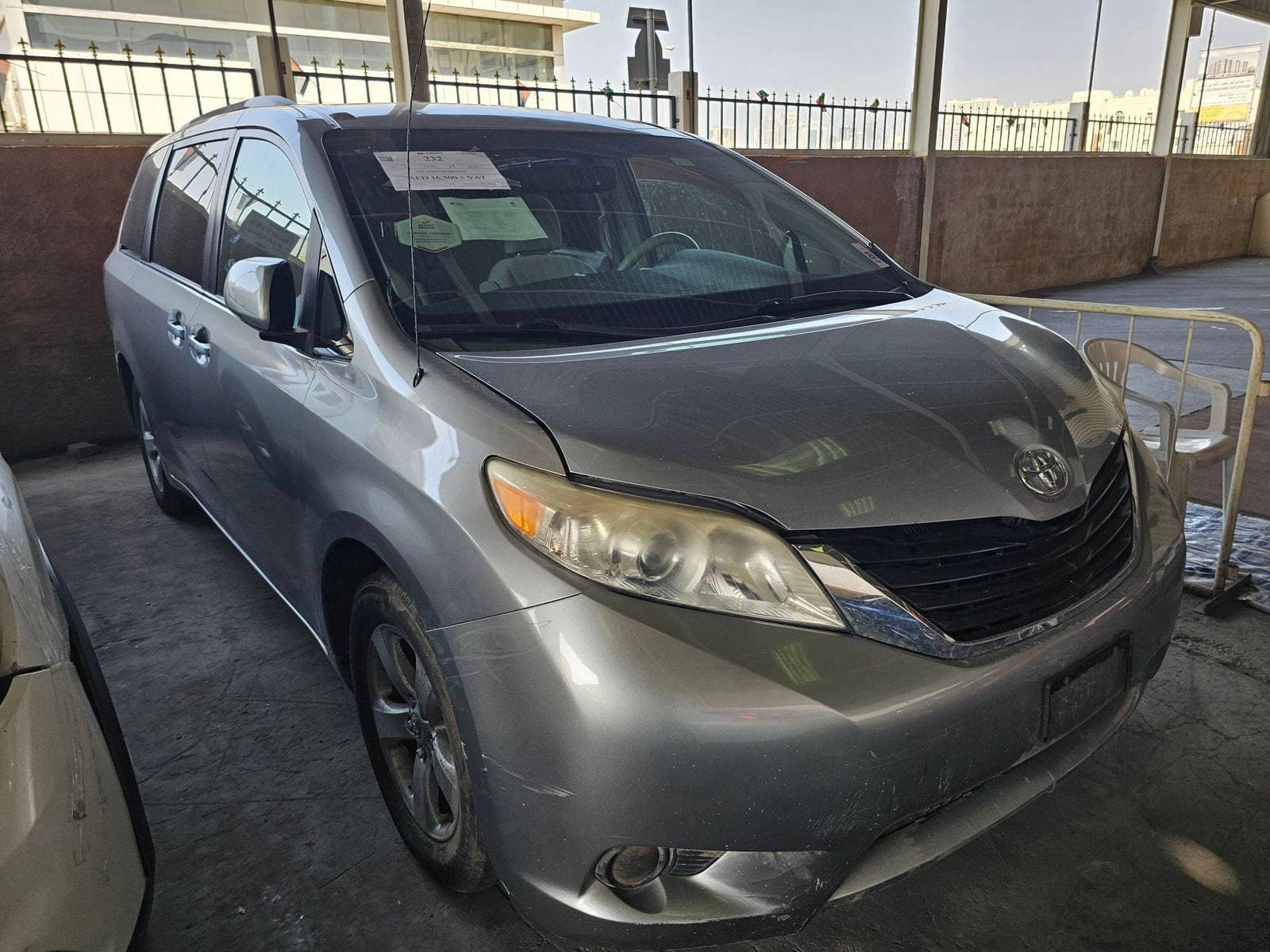 TOYOTA SIENNA 2011 view 2