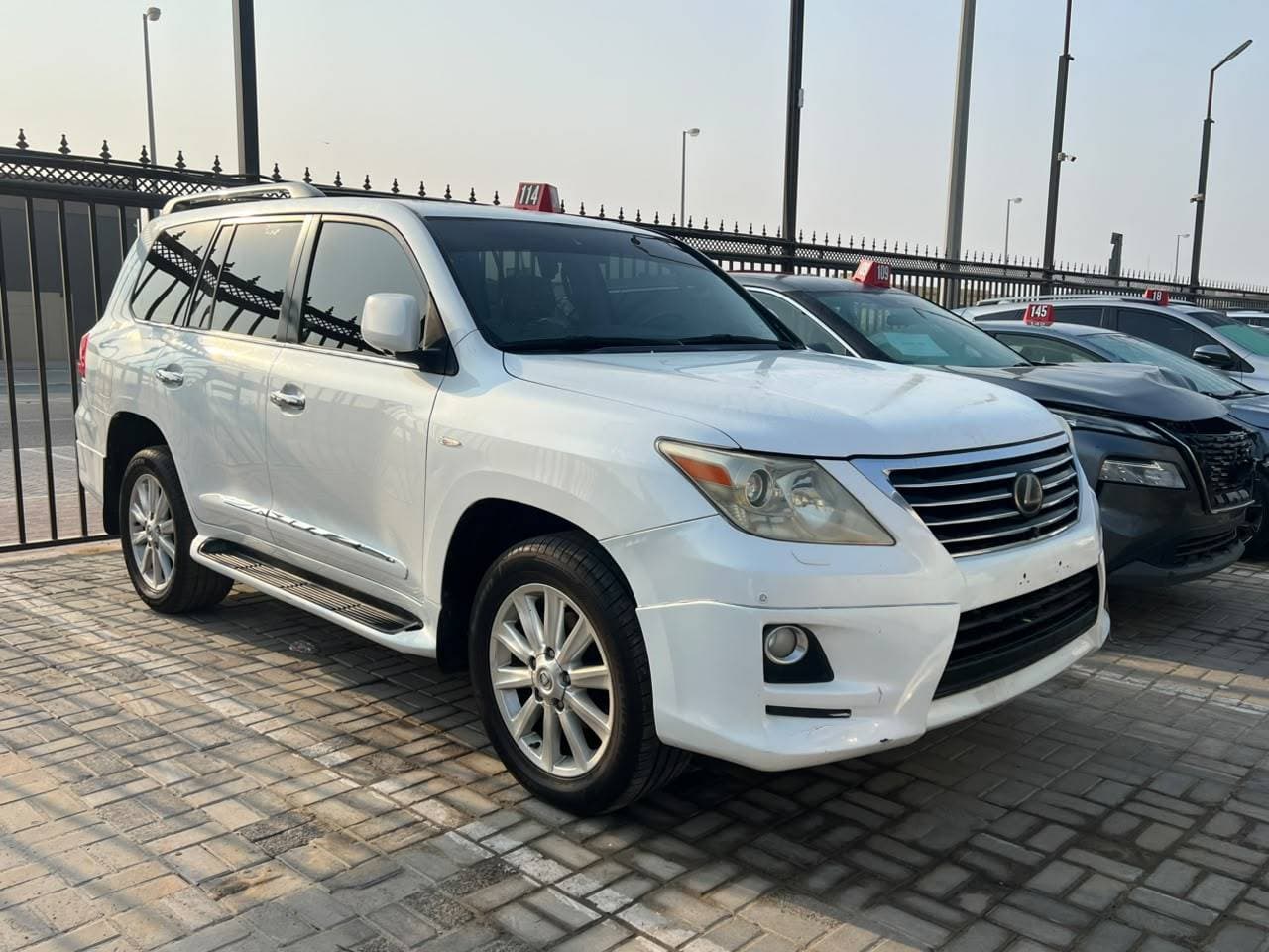 LEXUS LX 570 2011 vehicle photo