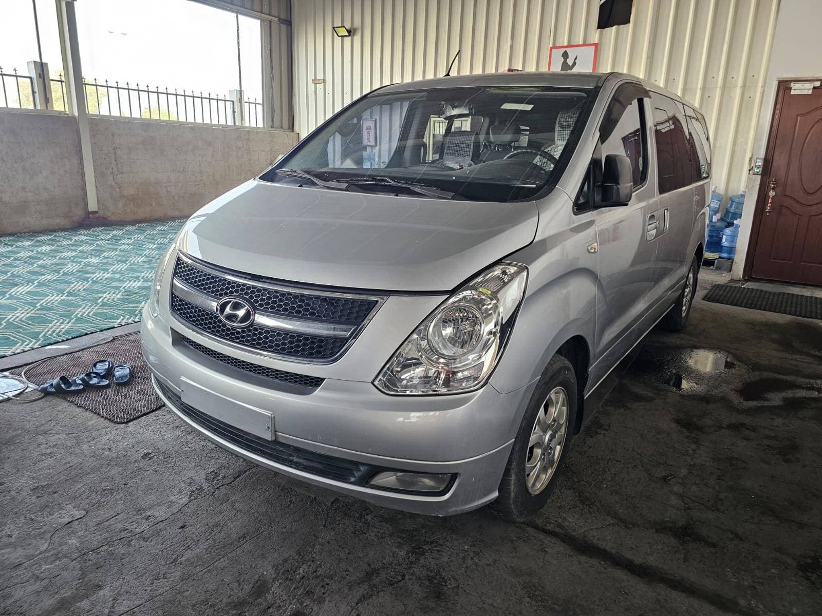 HYUNDAI GRAND STAREX 2010 vehicle photo