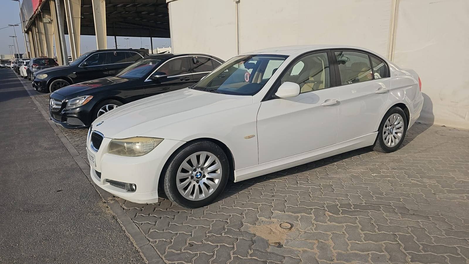 BMW 320 I 2010 vehicle photo