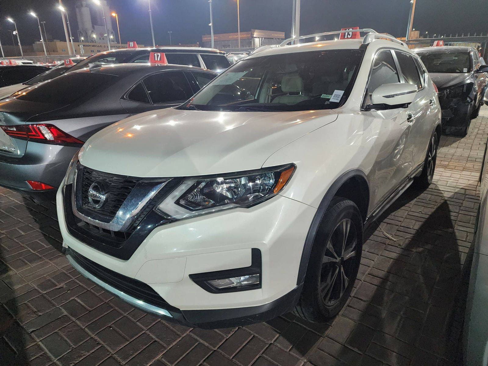 NISSAN ROGUE 2017 view 2