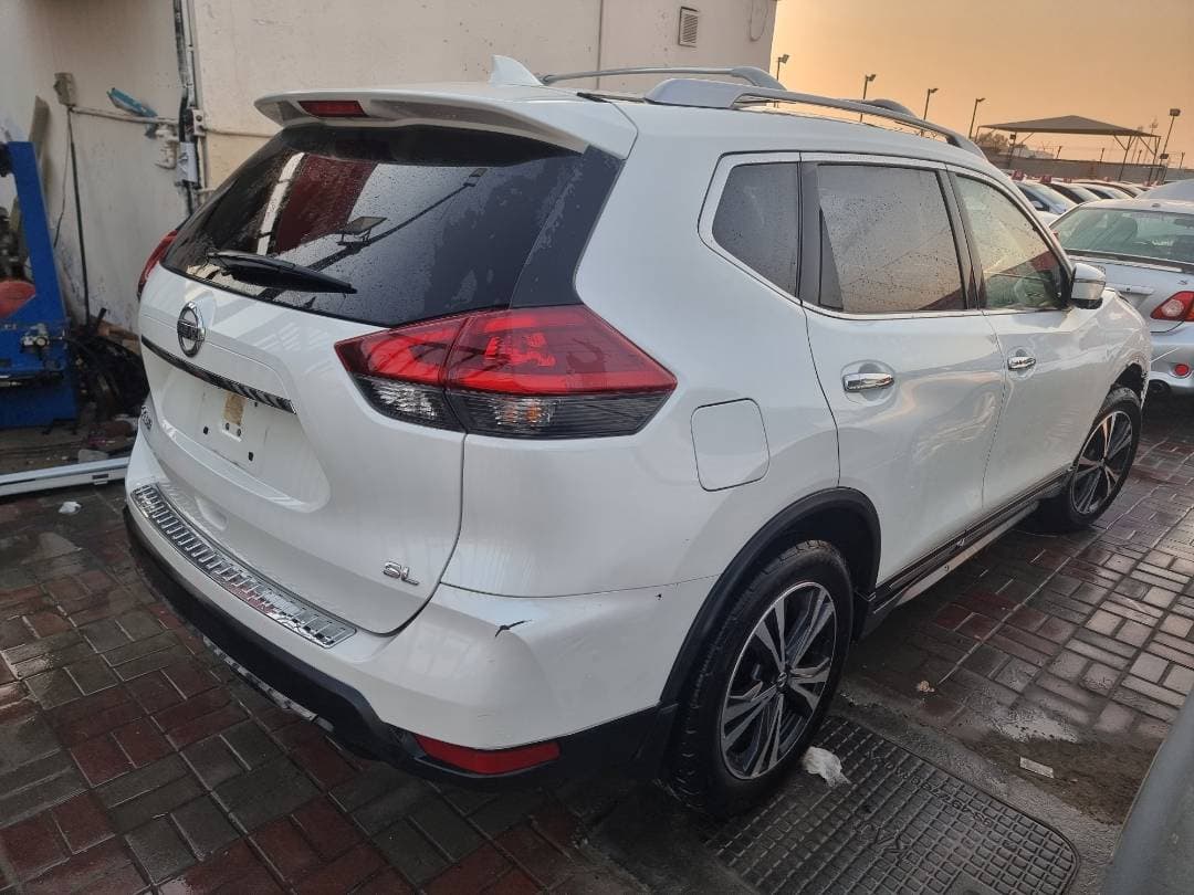 NISSAN ROGUE 2018 view 2