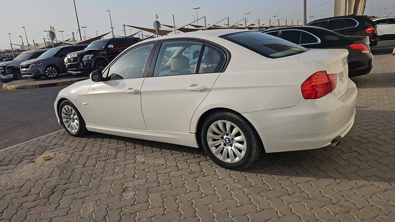 BMW 320 I 2010 view 4