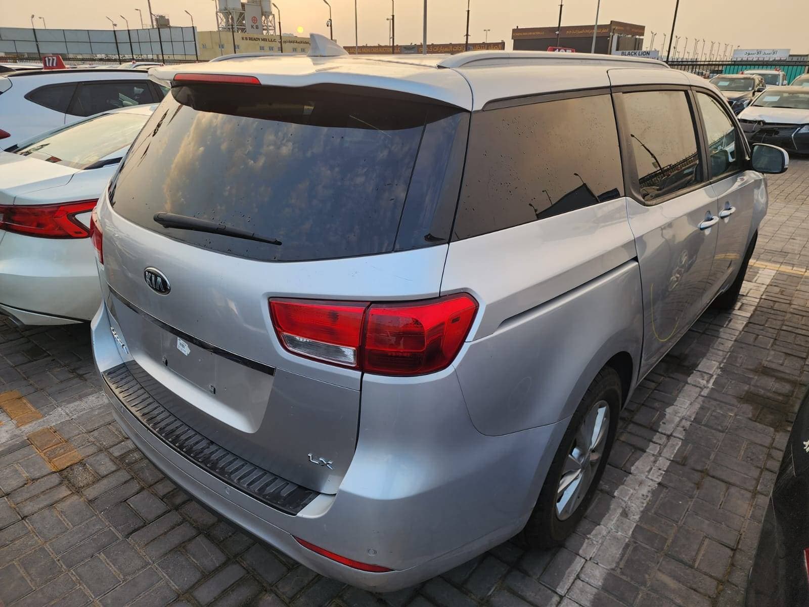 KIA SEDONA 2017 view 2
