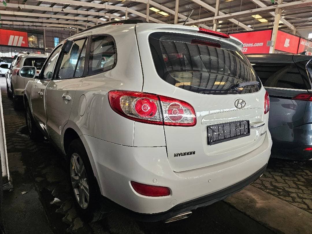 HYUNDAI SANTA FE 2011 vehicle photo
