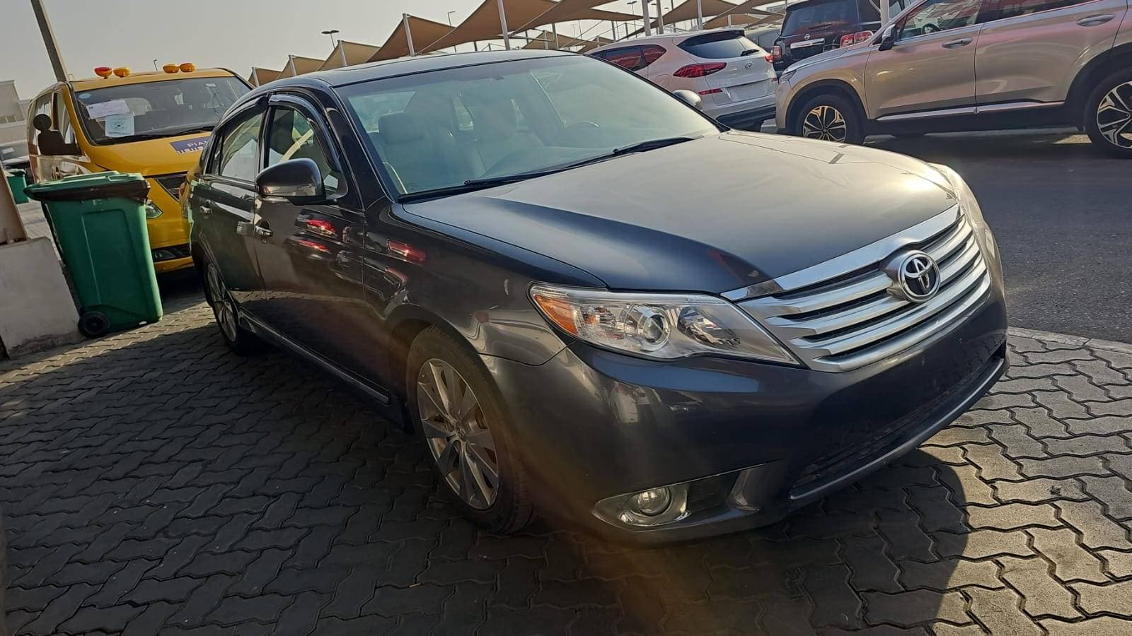 TOYOTA AVALON 2011 view 2